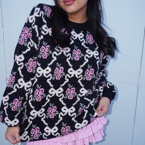 HEART AND BOW PRINT SWEATER